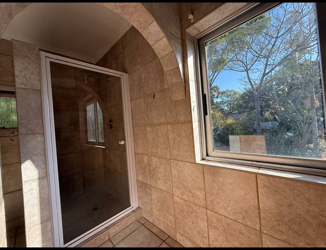6 BEDROOM HOUSE FOR SALE IN SAFARI GARDENS